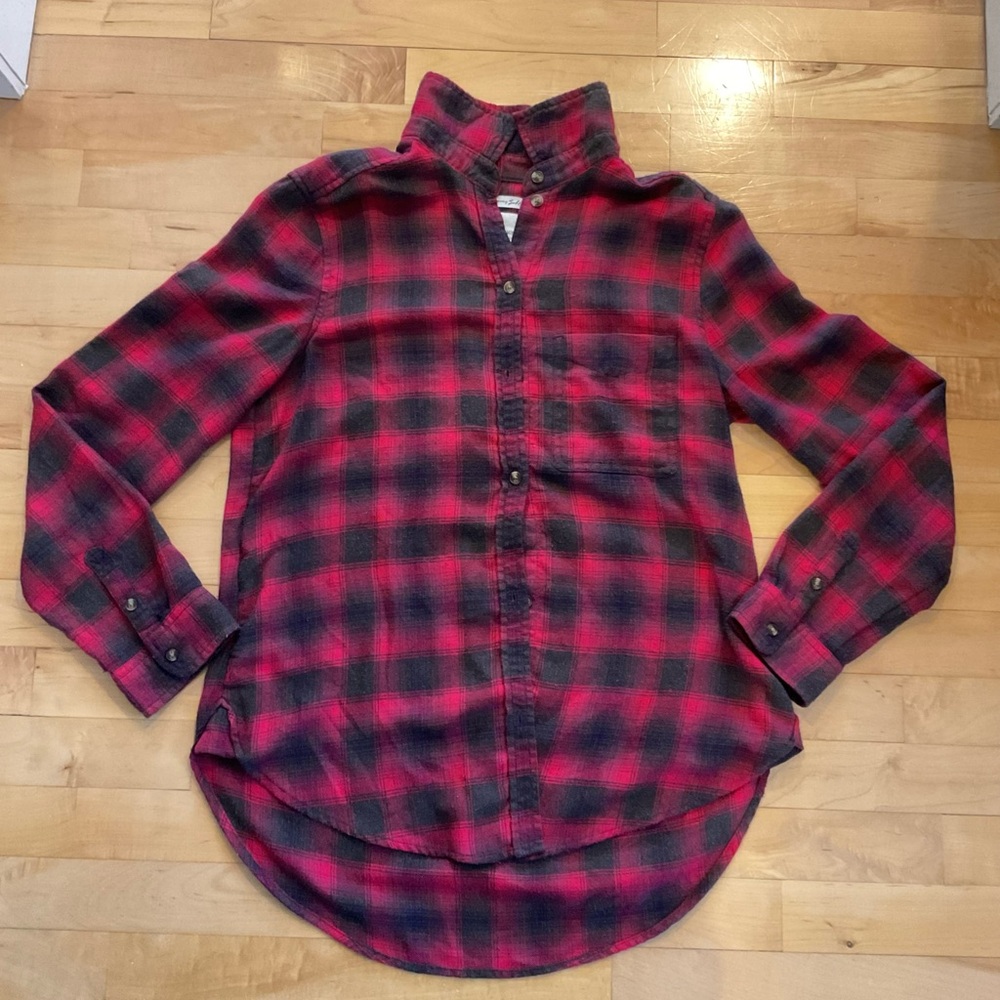 American Eagle Outfitters Red and Black Plaid Shirt
